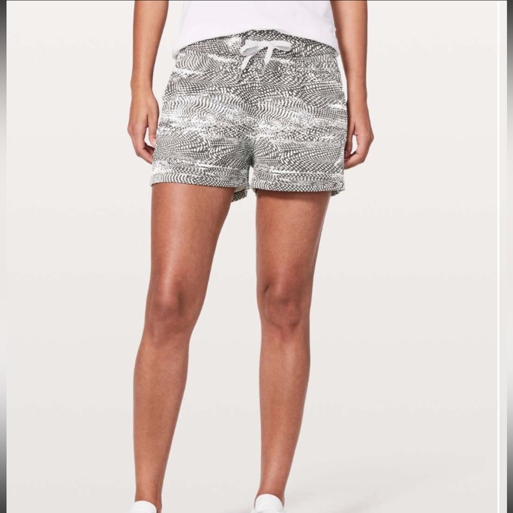 Lululemon On The Fly shorts size 12